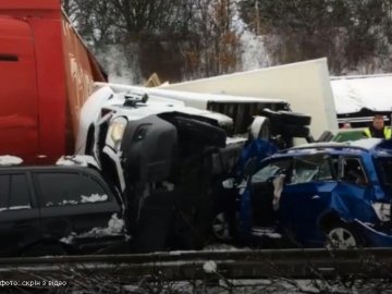  Масштабна аварія в Чехії: зіткнулося 40 авто. ФОТО