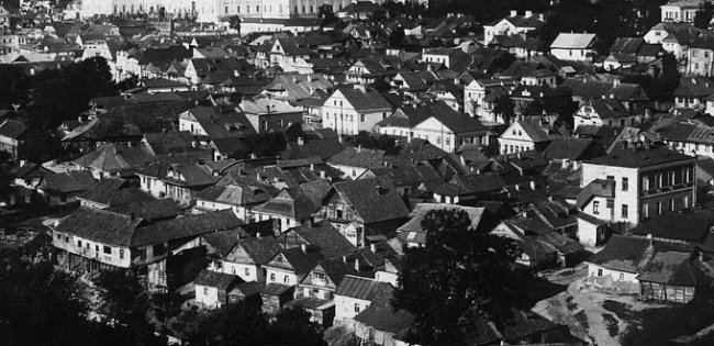 Так ще з ХІХ ст виглядав найбільший волинський комплекс історичної міської забудови у Кременці, який вражав своїми розмірами. Ще у 1920-х роках провінційний Кременець став першим і чи не єдиним містом у тогочасній Польщі, в якому самобутньому історичному 