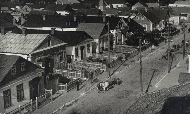 Це одна з вуличок волинського Дубна у 1918 році. Фото: Роман ПАВЛЮК