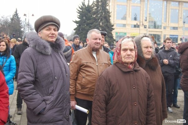 Як луцький Майдан ішов у  наступ на Волинську ОДА. ФОТО