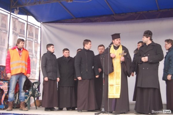 Як луцький Майдан ішов у  наступ на Волинську ОДА. ФОТО