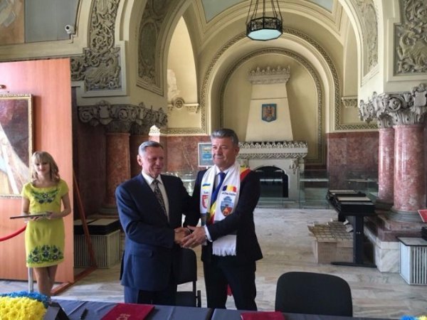 Відтепер Луцьк має ще одного партнера - румунське місто Алба Юлія. ФОТО 