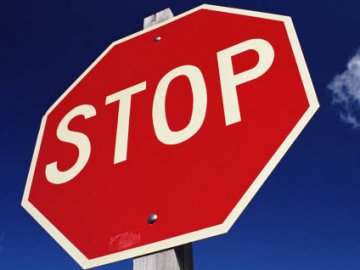 У луцькому дворі просять заборонити рух автівок