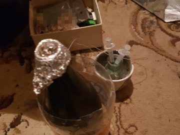 Обшуки у фігуранта «криміналу» на Волині: поліція знайшла наркотики