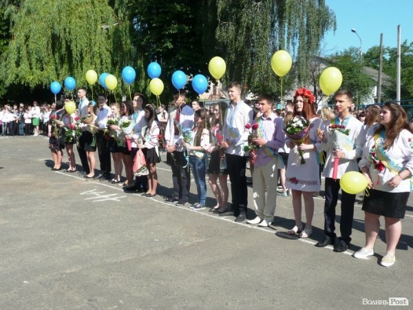 Про останній дзвоник, здобутки і проблеми луцької 17 школи. ФОТО