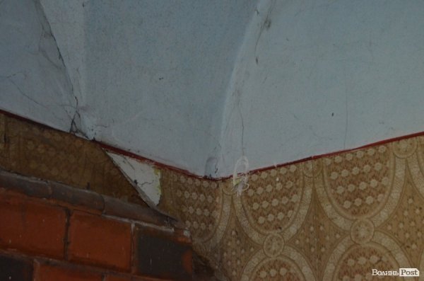 Історія без терміну давності: за мешканців аварійного будинку «взялися» у Луцькраді. ФОТО