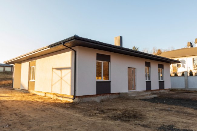 Під Луцьком продається новий котедж: поруч – ліс та ставки*