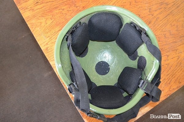 Луцькі умільці презентували каски та безпілотники для АТО. ФОТО