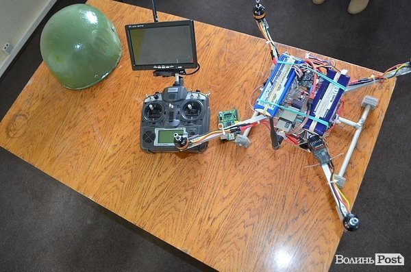 Луцькі умільці презентували каски та безпілотники для АТО. ФОТО