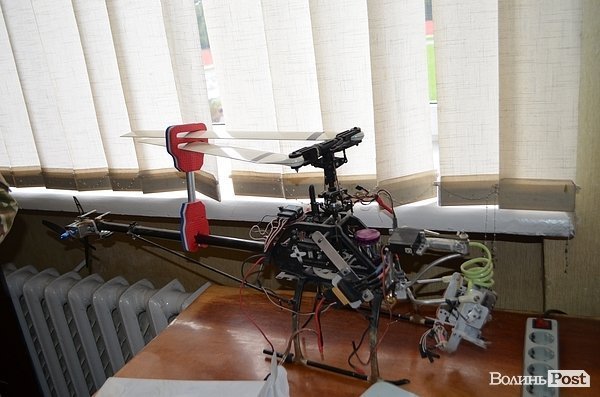 Луцькі умільці презентували каски та безпілотники для АТО. ФОТО