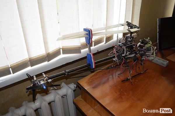 Луцькі умільці презентували каски та безпілотники для АТО. ФОТО