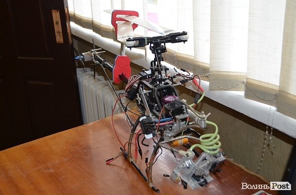 Луцькі умільці презентували каски та безпілотники для АТО. ФОТО