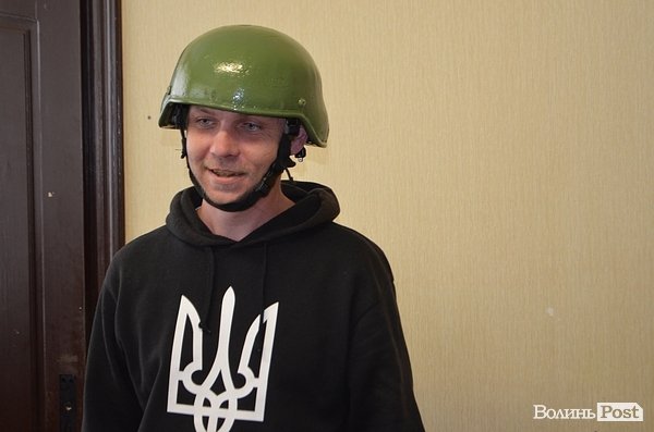 Луцькі умільці презентували каски та безпілотники для АТО. ФОТО