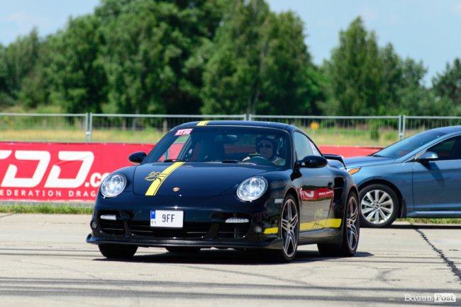 У Луцьку стартували видовищні змагання дрег-рейсерів. ФОТО