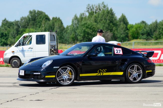 У Луцьку стартували видовищні змагання дрег-рейсерів. ФОТО