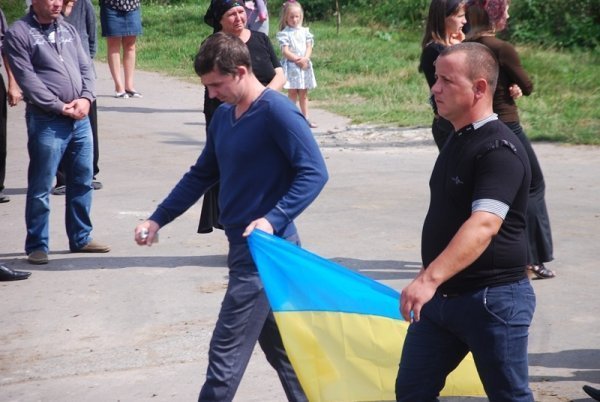 Під Луцьком прощалися з загиблим бійцем. ФОТО