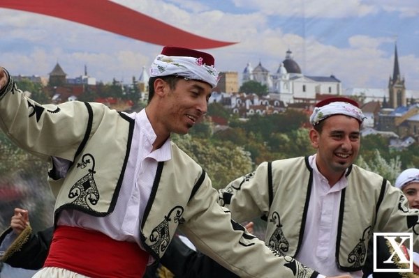Іноземці вчили лучан танцювати. ФОТО