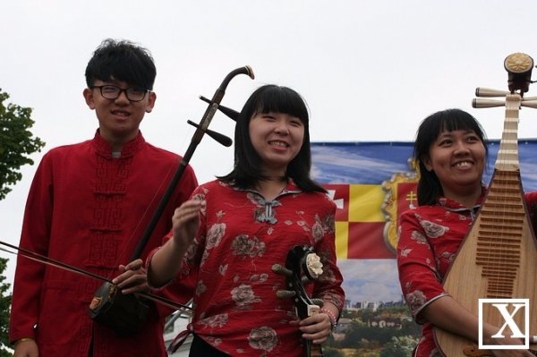 Іноземці вчили лучан танцювати. ФОТО