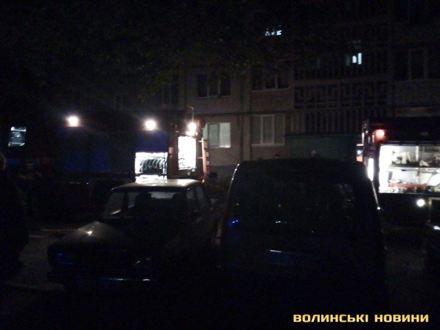 У Луцьку  через загорання у підвалі евакуювали жителів багатоповерхівки. ФОТО. ВІДЕО