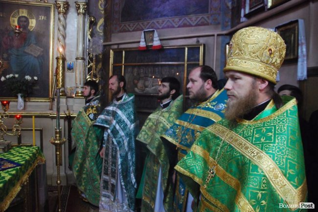 Фото випускного у Волинській духовній семінарії