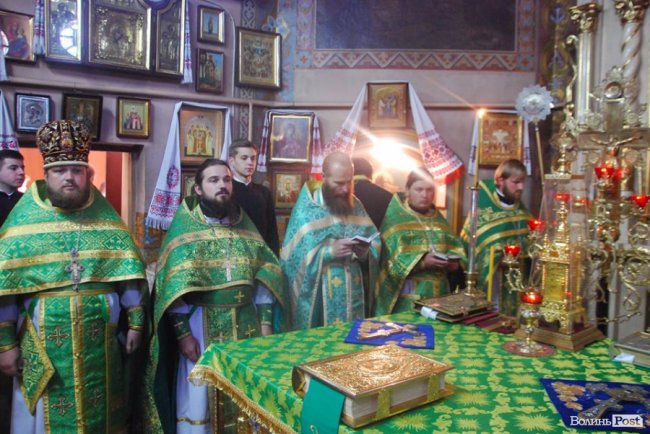 Фото випускного у Волинській духовній семінарії