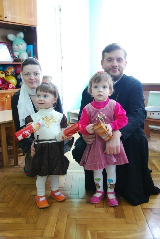 Як волинські священики на Великдень  займалися благодійністю. ФОТО