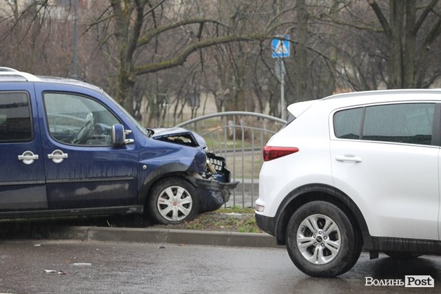 Поліція повідомила деталі подвійної аварії у Луцьку