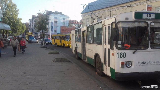 У центрі Луцька – транспортний колапс. ОНОВЛЕНО