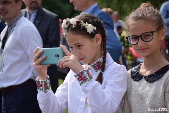 Емоції від драйву до сліз: останній дзвоник у луцькій школі №25. ФОТО