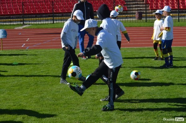 Футболісти ФК «Волинь» тренувались зі школярами. ФОТО
