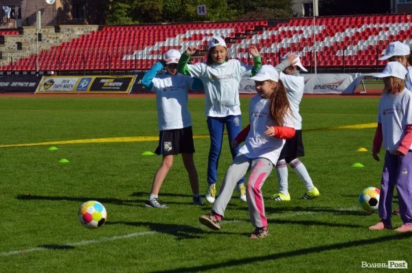 Футболісти ФК «Волинь» тренувались зі школярами. ФОТО