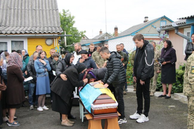 На Волині попрощалися із загиблим на війні Героєм Андрієм Іщиком. ФОТО