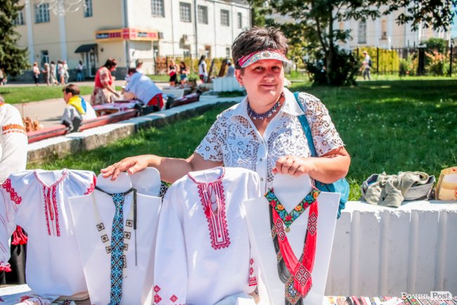 Народні розваги і море людей: в центрі Луцька «гуляє» етнофестиваль. ФОТО 