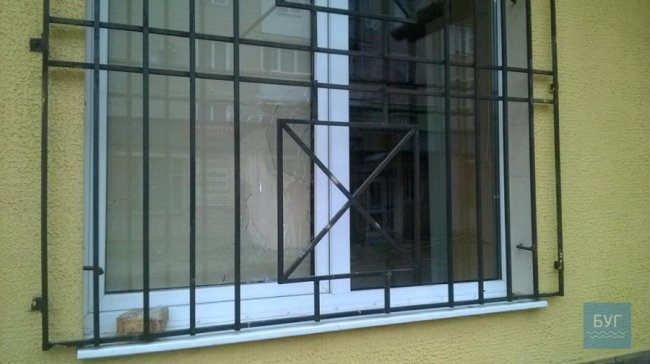 Розвалили банкомат і потрощили вікна: у волинському місті – нічний погром. ФОТО