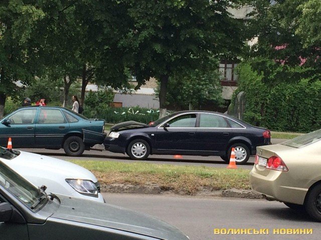 У Луцьку зіткнулися дві автівки. ФОТО