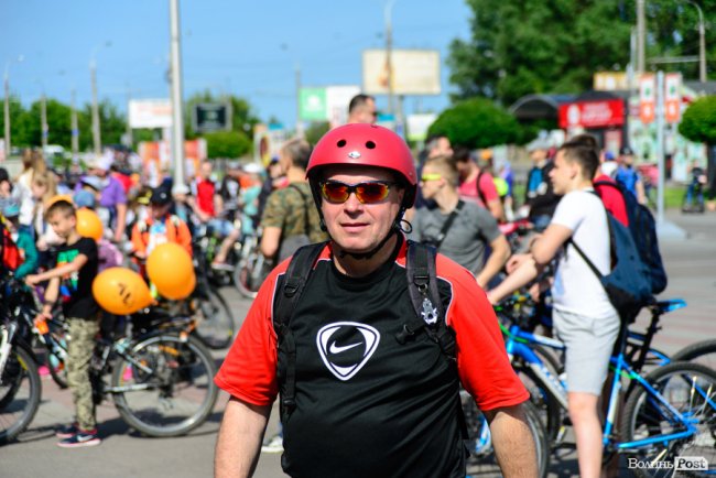 З дітками, собакою та у вишиванках: як лучани провели «Велодень-2019». ФОТО