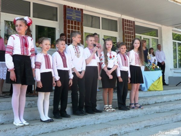 Про останній дзвоник, здобутки і проблеми луцької 17 школи. ФОТО