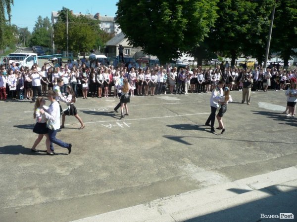 Про останній дзвоник, здобутки і проблеми луцької 17 школи. ФОТО