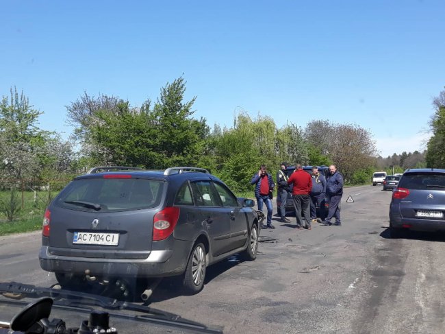 Під Луцьком зіткнулись два автомобілі. ФОТО