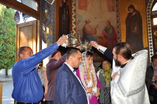 Відомий луцький активіст повінчався з коханою. ФОТО