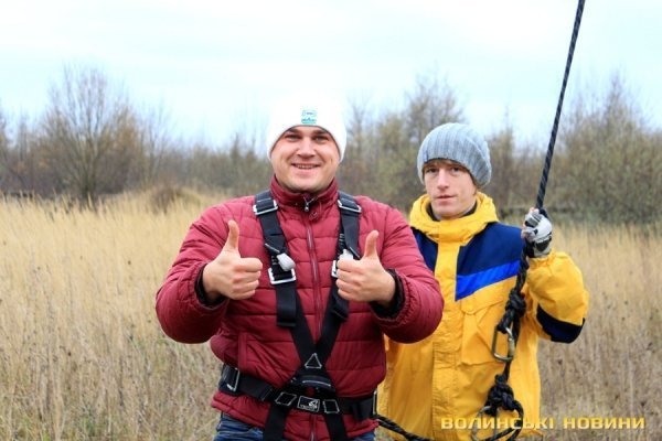 У Луцьку закрили сезон стрибків з труби заввишки 50 метрів. ФОТО