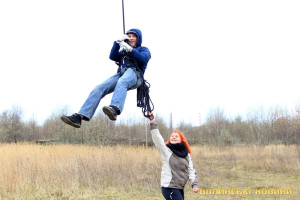 У Луцьку закрили сезон стрибків з труби заввишки 50 метрів. ФОТО