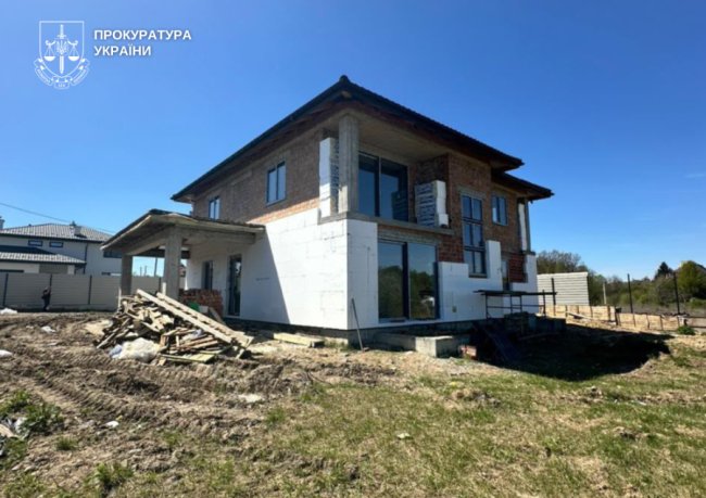 На Волині депутат міськради відряджав 17 підлеглих будувати приватний будинок