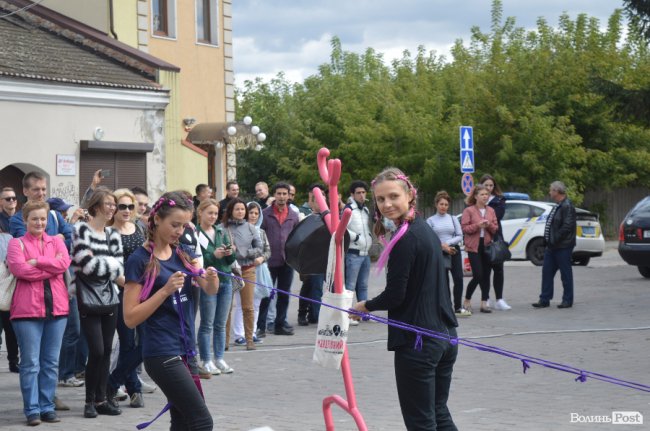 З хлібом, горілкою та кров’ю: у Луцьку відкрили фестиваль театрів. ФОТО