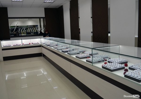 У центрі Луцька відкрили торговий центр «Буратіно». ФОТО