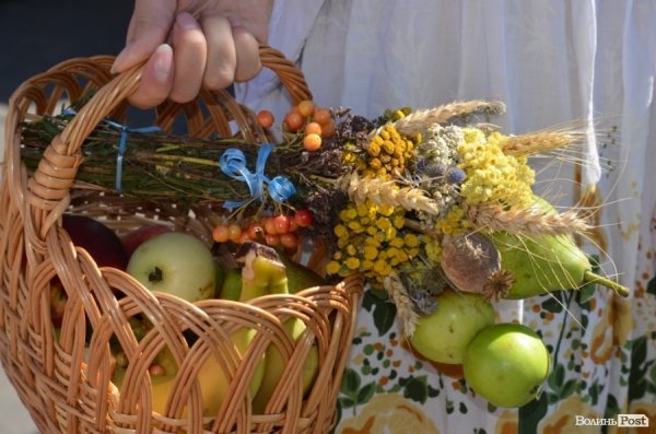 Як у Луцьку віряни відзначали Яблучного Спаса. ФОТО