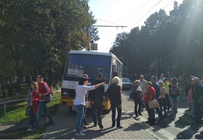 У Луцьку мітингарі перекрили центральну вулицю міста