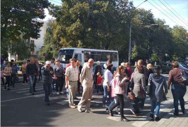 У Луцьку мітингарі перекрили центральну вулицю міста