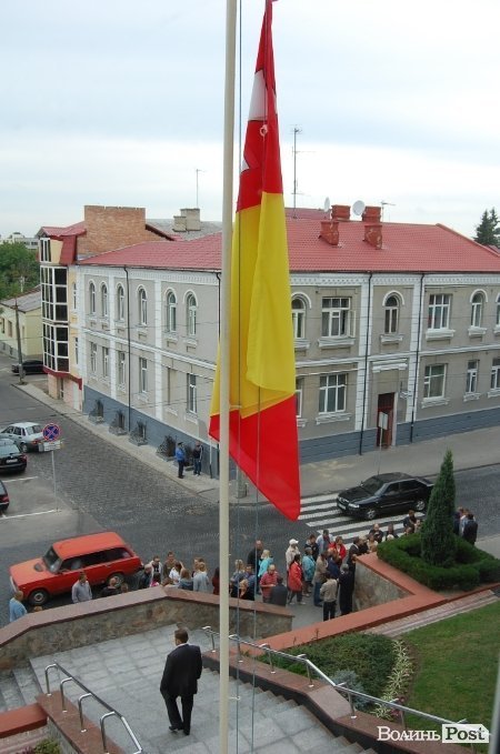 Луцьку міську раду пікетують підприємці. ФОТО