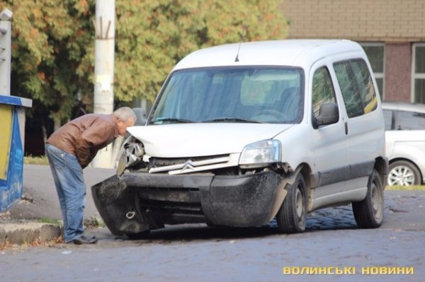 У Луцьку знову ДТП: автомобілі не поділили дорогу. ФОТО